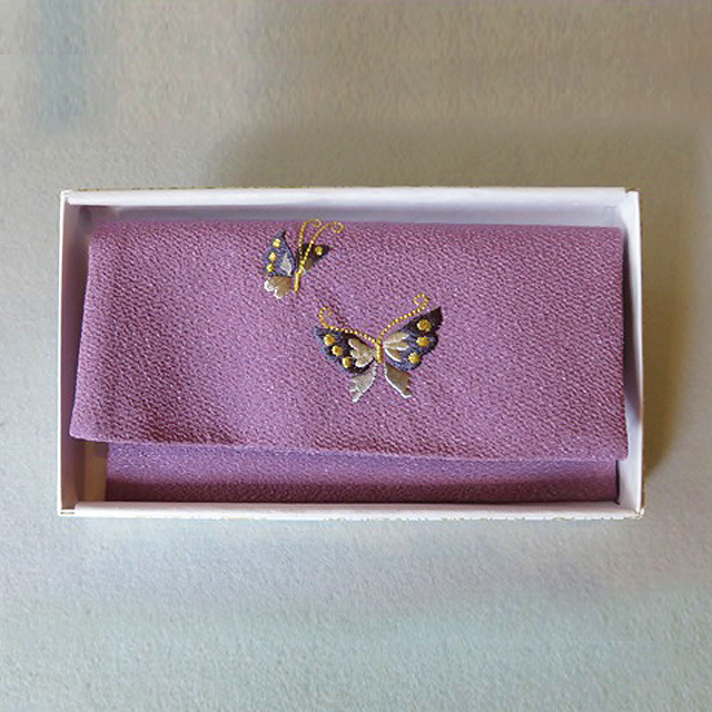 優しいちりめん刺繍入り御念珠袋（藤色）