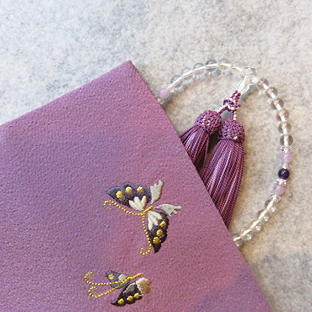 優しいちりめん刺繍入り御念珠袋（藤色）