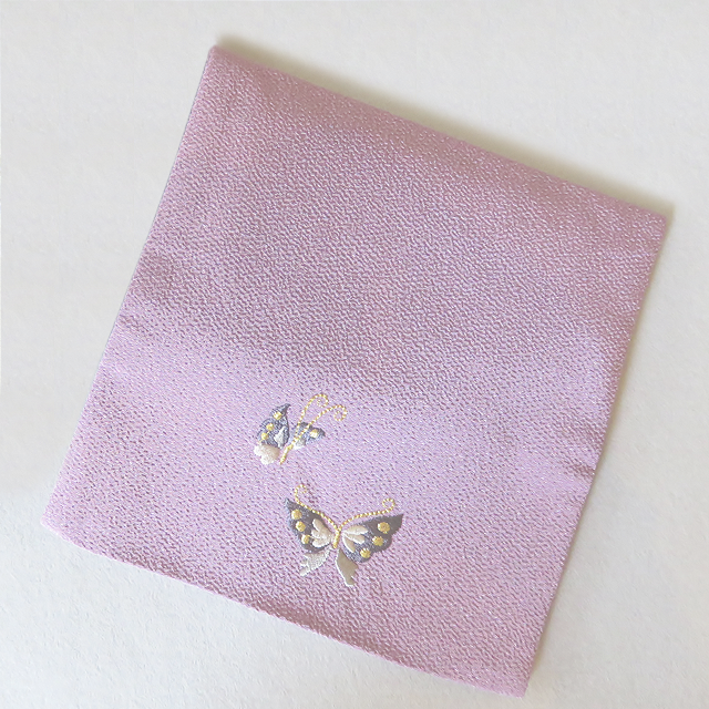 優しいちりめん刺繍入り御念珠袋（藤色）