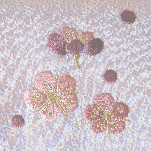 優しいちりめん刺繍入り御念珠袋（薄ピンク色）