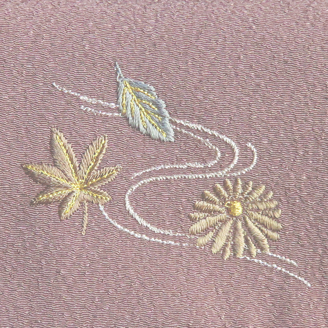 優しいちりめん刺繍入り御念珠袋（茶色）