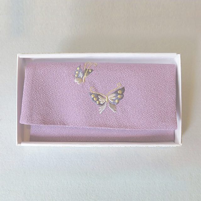 優しいちりめん刺繍入り御念珠袋（藤色）
