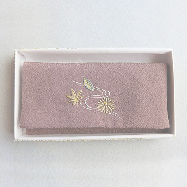 優しいちりめん刺繍入り御念珠袋（茶色）