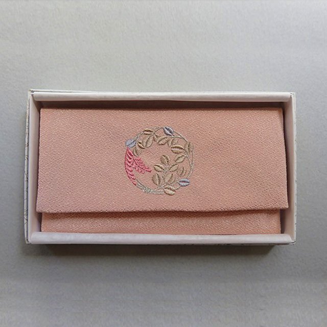 ちりめん刺繍入り御念珠袋 萩の丸（薄桃色）