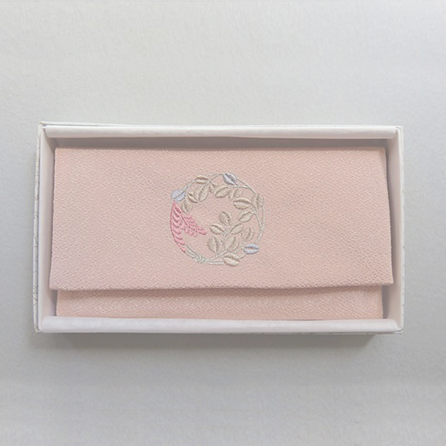 ちりめん刺繍入り御念珠袋 萩の丸（薄桃色）
