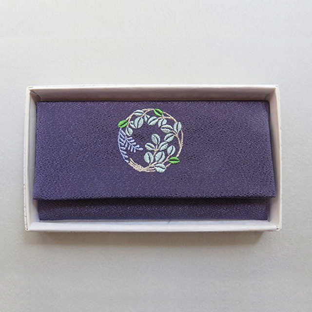 ちりめん刺繍入り御念珠袋 萩の丸（紫根色）