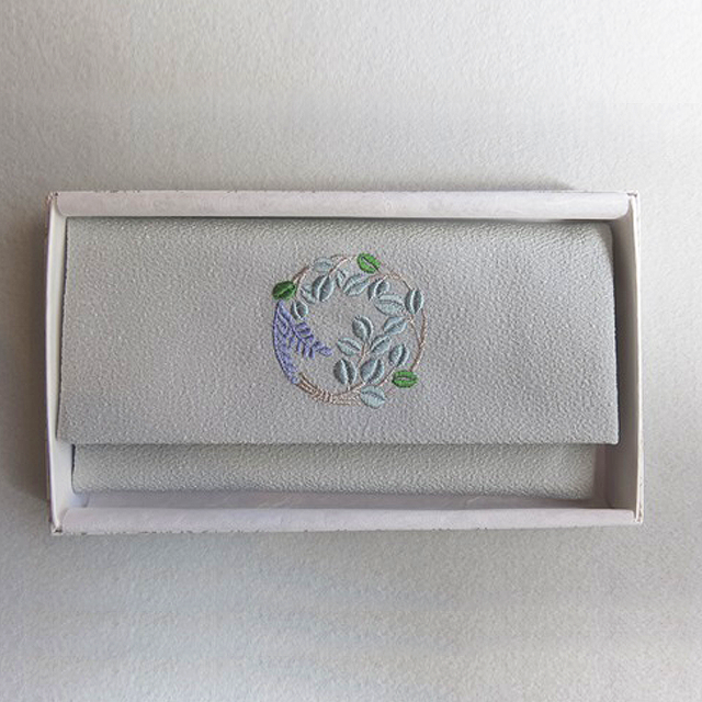 ちりめん刺繍入り御念珠袋 萩の丸（銀ネズミ色）