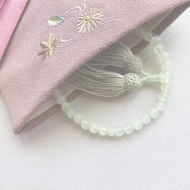 優しいちりめん刺繍入り御念珠袋（茶色）