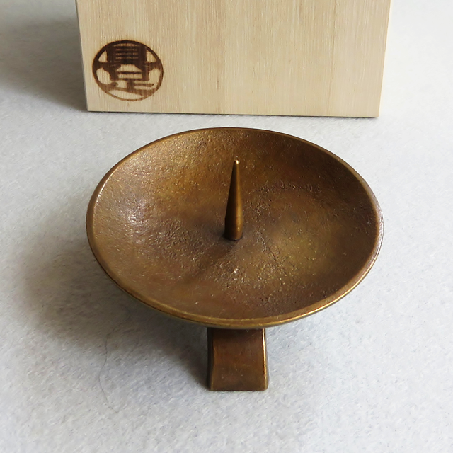 三脚（みつあし）火立（金茶）