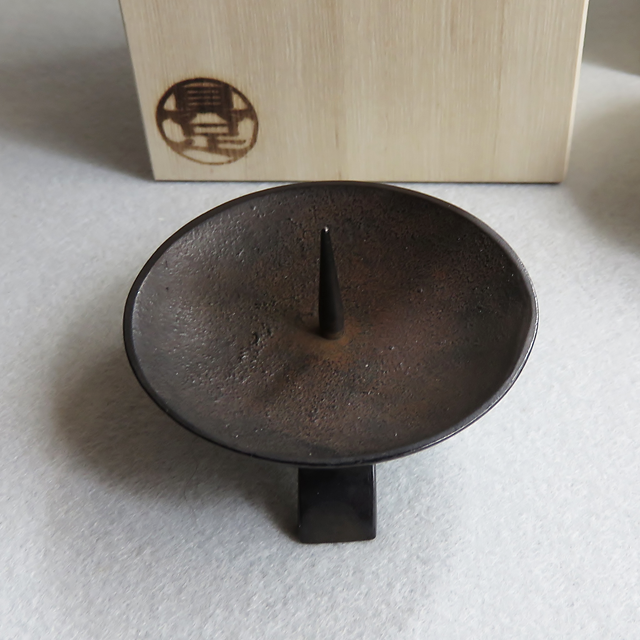 三脚（みつあし）火立（黒茶）