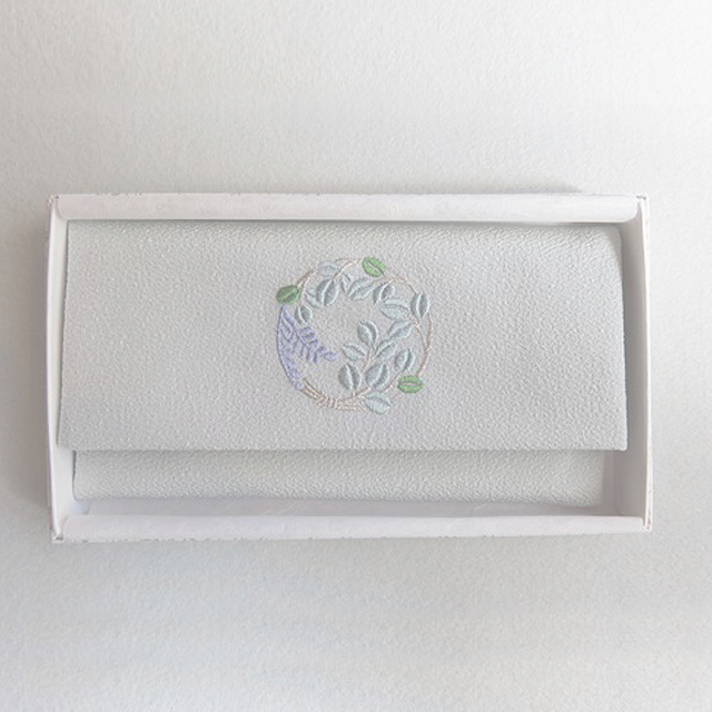 ちりめん刺繍入り御念珠袋 萩の丸（銀ネズミ色）